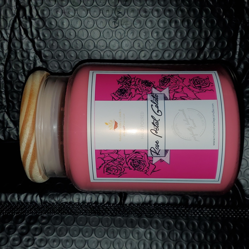 Madison Valley Soy Candles ROSE PETAL GELATO 26oz CANDLE Yankee
